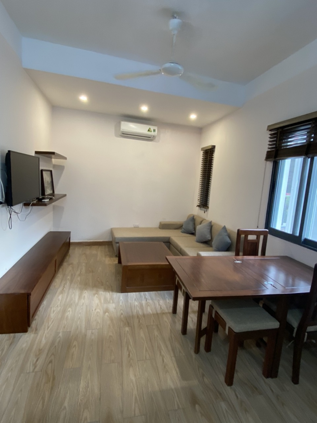 Cho thuê Căn hộ dịch vụ 1N 1K full đồ tại Ngõ 189 Hoàng Hoa Thám. Chỉ 9.5tr