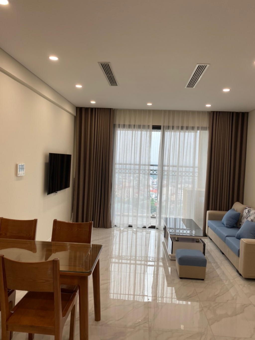 Cho thuê căn chung cư cao cấp 2N 2Wc full nội thất rubick 360 173 Xuân Thủy 15 triệu/th