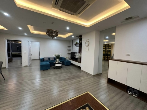 Con du học, Bán GẤP CCCC Eurowindow Multi Complex Trần Duy Hưng 101m2, 5.1 tỷ tầng trung, tặng hết nội thất