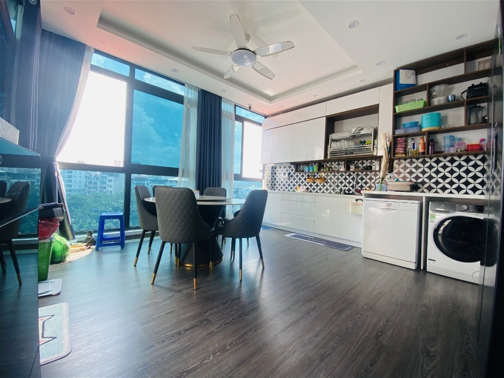 Bán nhà ngã tư sở, view hồ, ở và cho thuê Apartment, chung cư mini 128 m2, 7 tầng, 3 mặt thoáng, 15 phòng cho thuê 130tr/tháng, thang máy, ô tô đỗ cửa