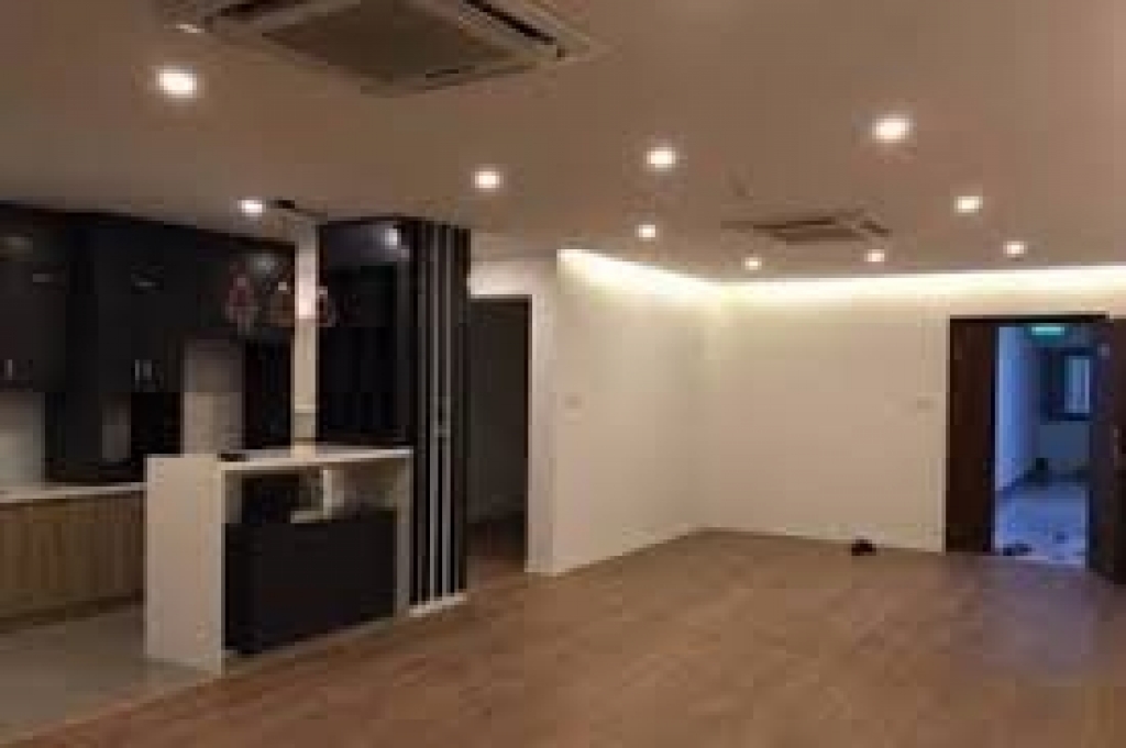 Cho thuê CHCC tầng 11 tòa E2 Hạ Yên Quyết. Dt 72m2 gồm 2pn và 1vs. lô góc nhìn ra Công Viên.Giá 9 triệu