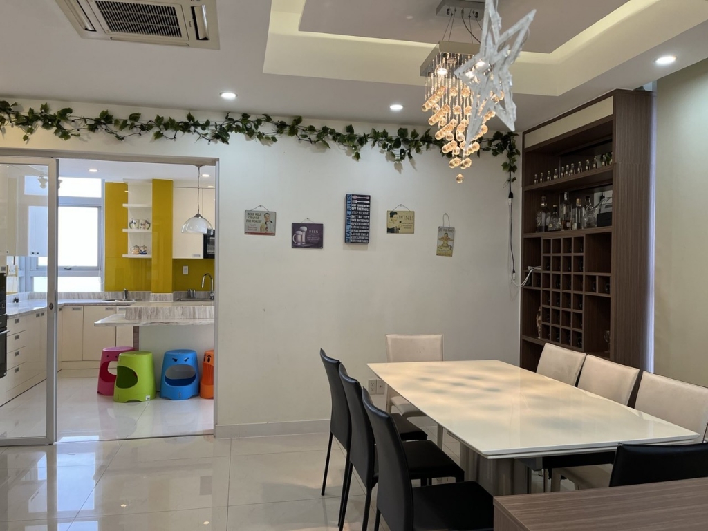 Rẻ – đẹp penhouse Star Hill PMH Q7 – cho thuê