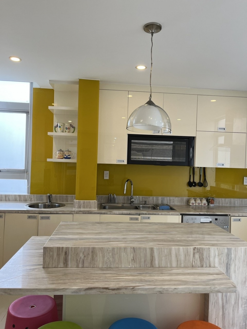 Rẻ – đẹp penhouse Star Hill PMH Q7 – cho thuê