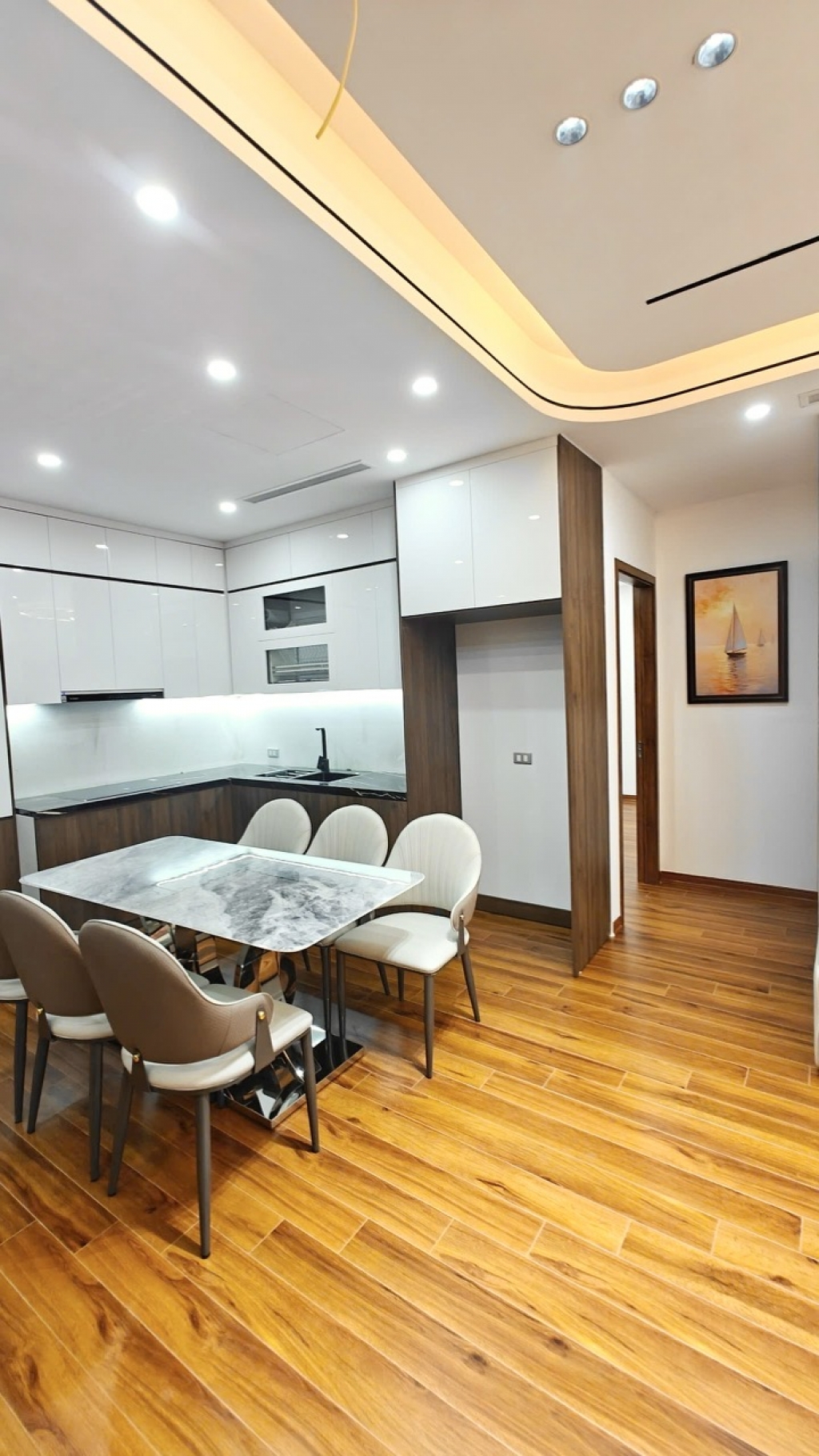 Tôi là chủ nhà!!!Cần bán gấp căn hộ chung cư 120 m2, 3 PN tòa D5A Trần Thái Tông, ban công Đông Nam