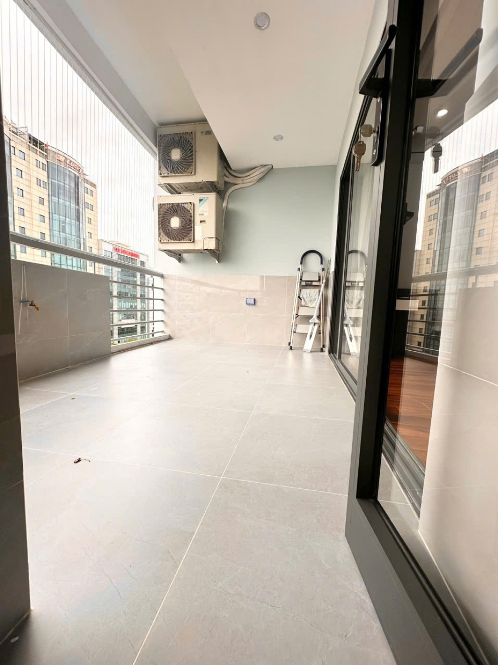 Tôi là chủ nhà!!!Cần bán gấp căn hộ chung cư 120 m2, 3 PN tòa D5A Trần Thái Tông, ban công Đông Nam