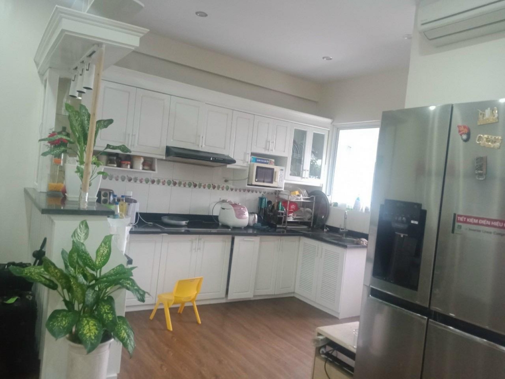 Cho thuê căn hộ chung cư Xa La diện tích rộng , nhà đẹp ở ngay. 99MX 3p. 10tr