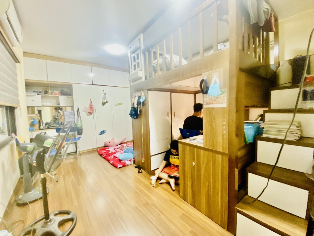 CĂN HỘ TẬP THỂ ĐẠI LA – NHÀ ĐẸP – 2 MẶT THOÁNG – Ô TÔ ĐỖ CẦU THANG – VỀ Ở LUÔN