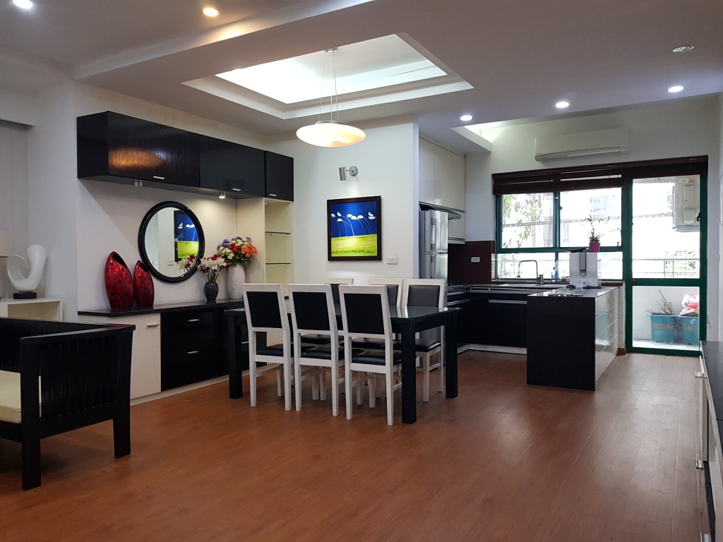 Cho thuê căn hộ 17T Hoàng Đạo Thúy, chỉ cần xách vali về ở, giá 14tr