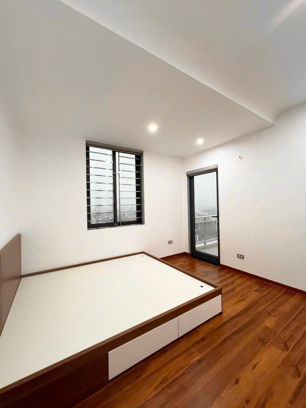 Tôi là chủ nhà!!! Cần bán căn hộ chung cư 90 m2,3 PN Tòa 4F Vũ Phạm Hàm - Trung Hòa;ban công Đông Nam