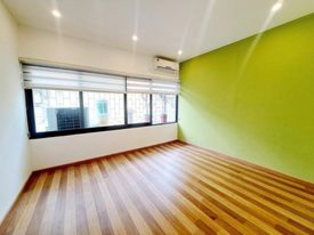 CẦN BÁN GẤP TẬP THỂ NGHĨA TÂN- CẦU GIẤY, SỔ 54m- THỰC TẾ 80m, MỚI ĐẸP Ở NGAY, 3 NGỦ , 2 VỆ SINH, NHỈNH 2 TỶ