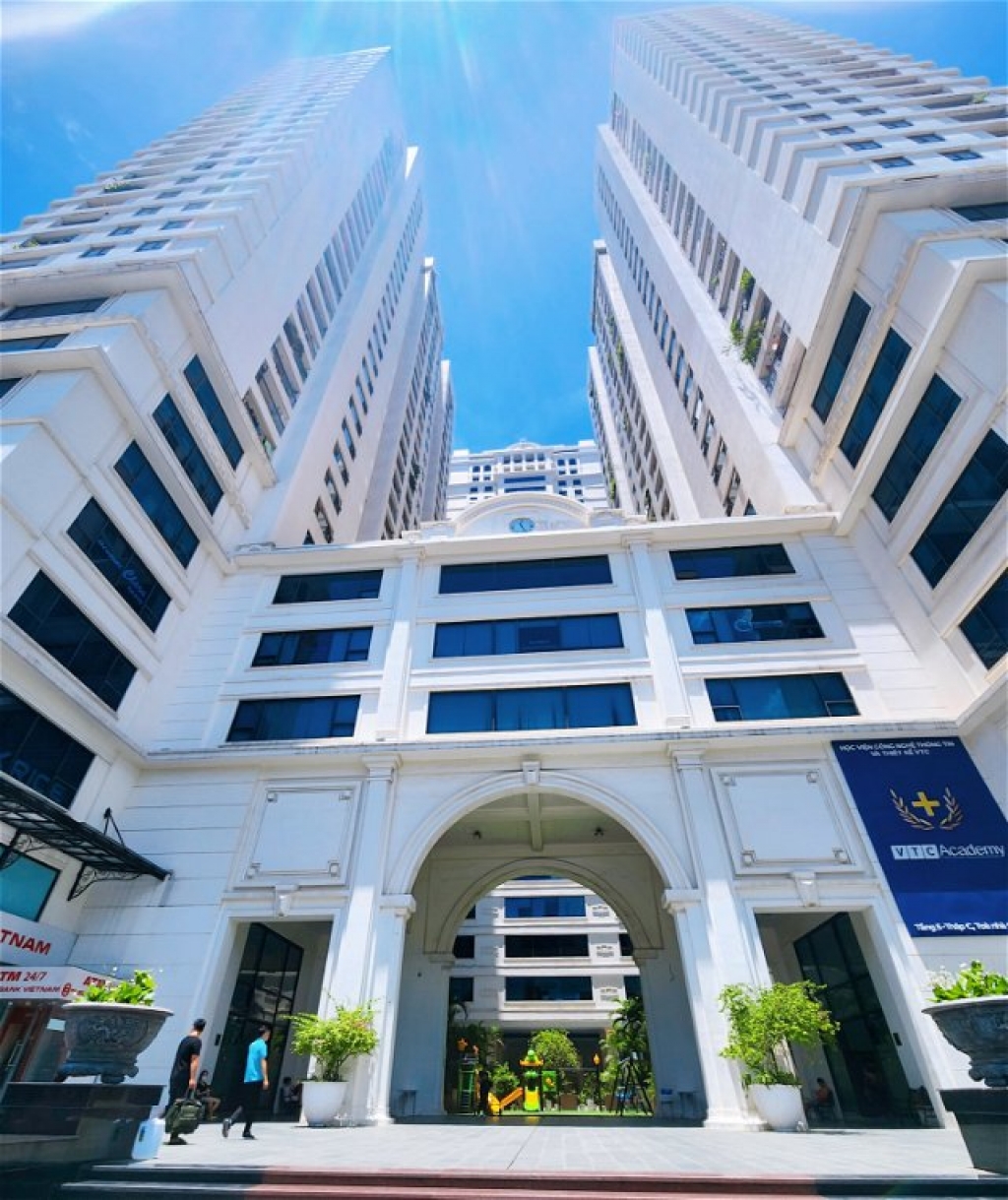 3.XX TỶ CÓ NGAY CĂN HỘ TRUNG TÂM CẦU GIẤY, CENTER POINT 219 TRUNG KÍNH, DT 68M2, 2PN, 2WC