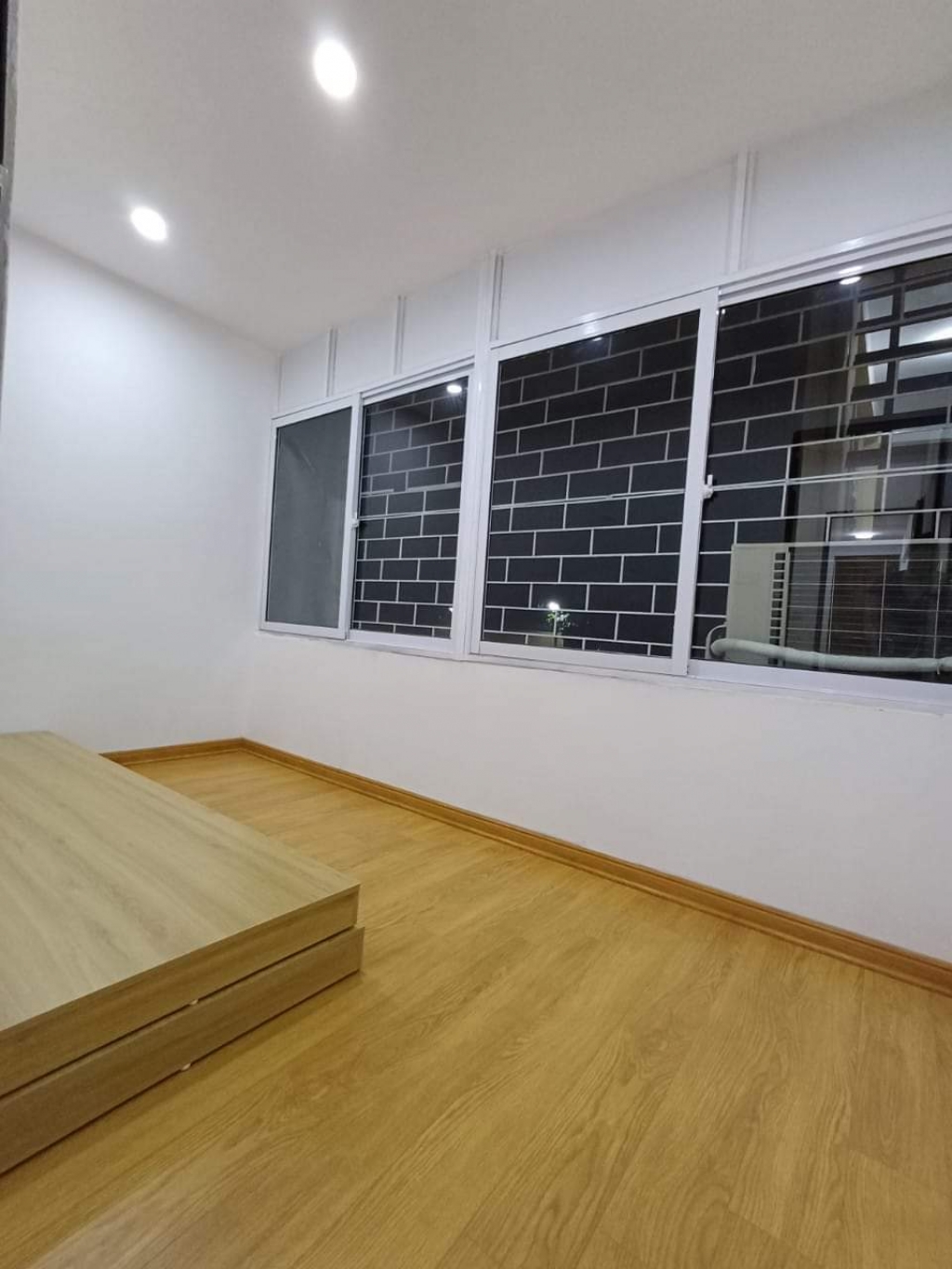 Nhà đẹp ở ngay Đơn nguyên 1 – Tập thể ban cơ yếu chính phủ Nguyễn Chí Thanh Dt 50m giá 1.68 tỷ