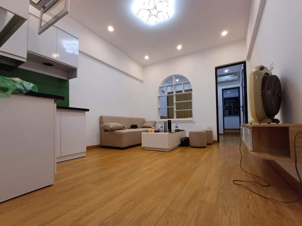 Nhà đẹp ở ngay Đơn nguyên 1 – Tập thể ban cơ yếu chính phủ Nguyễn Chí Thanh Dt 50m giá 1.68 tỷ