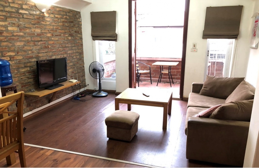 Cho thuê Căn hộ dịch vụ 1N,1K phố Thụy Khuê, Tây Hồ. Nhà ban công thoáng View hồ. Chỉ 7.5tr