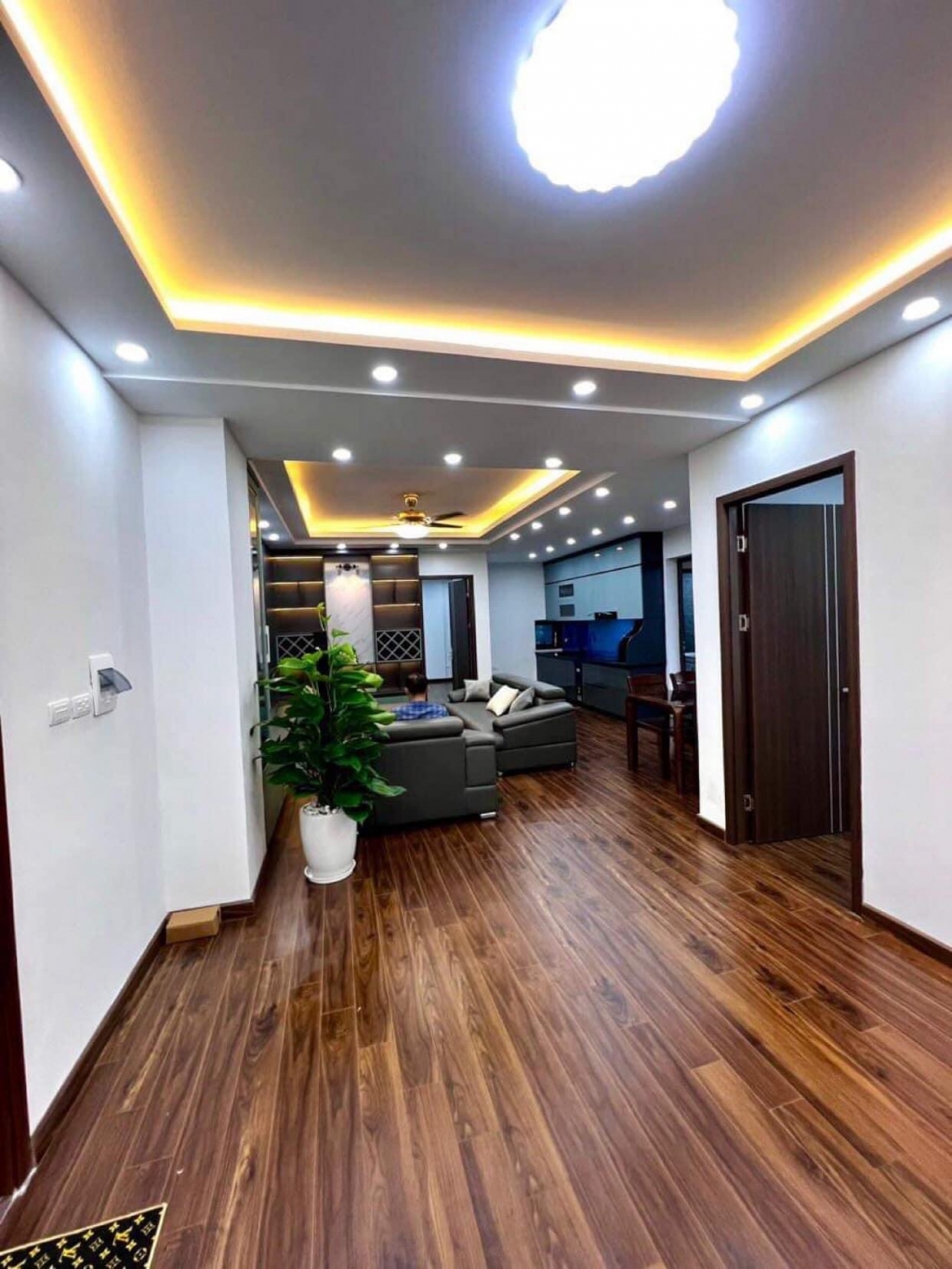 BÁN NHÀ CC LINH ĐÀM- LÔ GÓC -3PN – 2 VIEW ĐẸP – FULL NỘI THẤT – TẦNG THẤP TIỆN LỢI – ĐẸP LONG LANH – KĐT XANH MÁT – GIÁ RẺ
