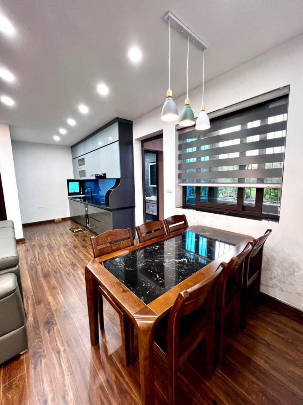 BÁN NHÀ CC LINH ĐÀM- LÔ GÓC -3PN – 2 VIEW ĐẸP – FULL NỘI THẤT – TẦNG THẤP TIỆN LỢI – ĐẸP LONG LANH – KĐT XANH MÁT – GIÁ RẺ