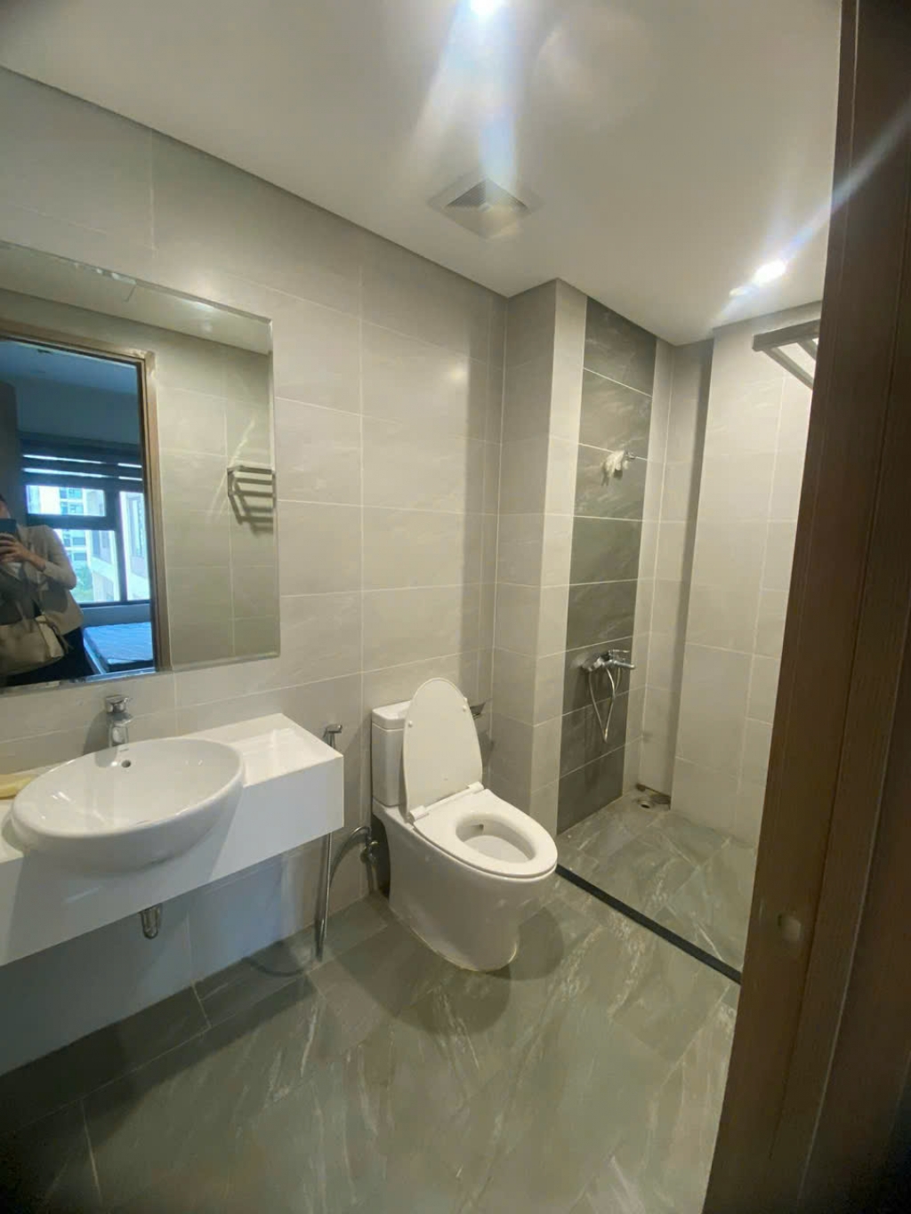 CHO THUÊ 2PN2WC GIÁ 5TR5 CÓ NỘI THẤT NGAY GA METRO LÀNG ĐHQG TP