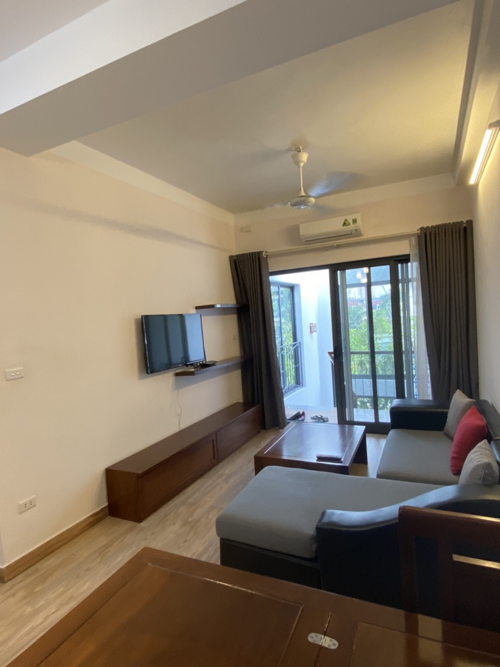 CHO THUÊ CĂN HỘ DỊCH VỤ 1 NGỦ, 1 KHÁCH TẠI NGÕ 279 PHỐ ĐỘI CẤN, BA ĐÌNH. CHỈ 9.5TR