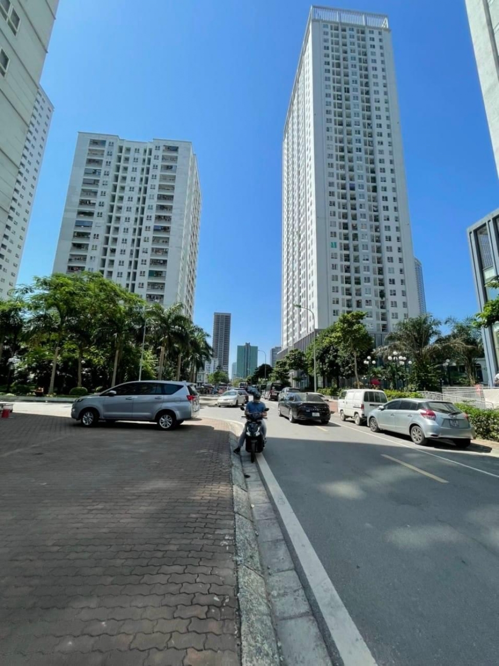 Chính chủ gửi bán Chung cư B11 Nam Trung Yên.nhà đẹp giá 2.4 tỉ