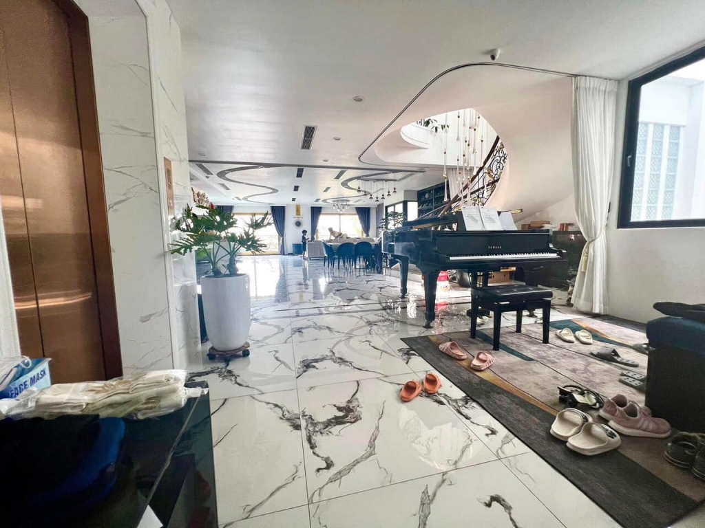 Bán Nhà CHDV Dòng Tiền 4 TỶ 1/Năm 300m2 x 10 T x MT 8.9m x 99 tỷ. Tặng Nội Thất