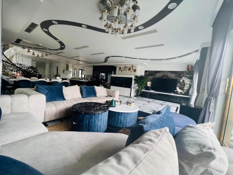 Bán Nhà CHDV Dòng Tiền 4 TỶ 1/Năm 300m2 x 10 T x MT 8.9m x 99 tỷ. Tặng Nội Thất