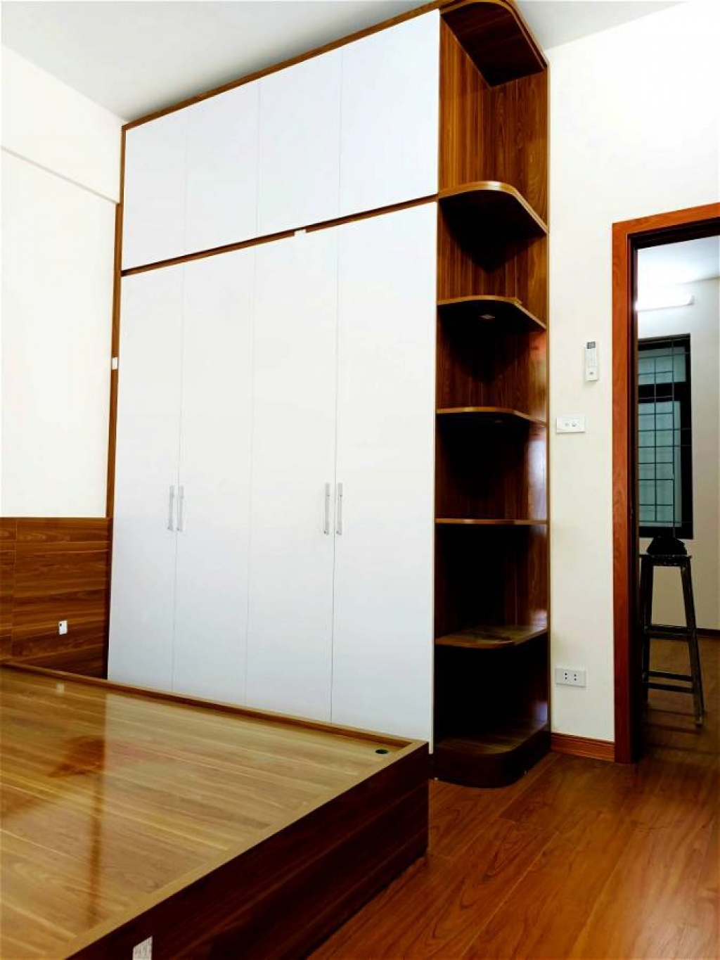 Bán chung cư đường Xuân La 60M2 2 phòng ngủ gần Ngoại Giao Đoàn giá 2,45 Tỷ